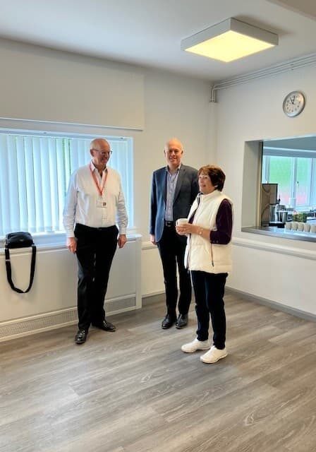 Phil and phil, speaking with an attendee at the knowle and dorridge memory cafe